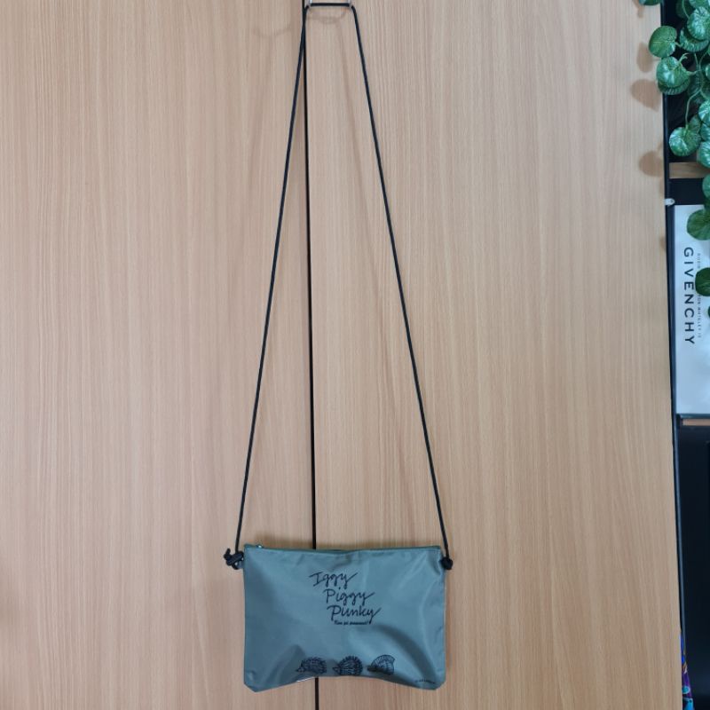 กระเป๋าสะพายข้าง👉Brand: Lisa Larson