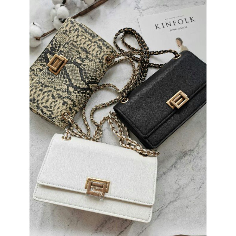 Charles & KEITH ชาร์ลส์นําเข้า & กระเป๋า Keith Women& 39;s CK FRONT FLAP ORI