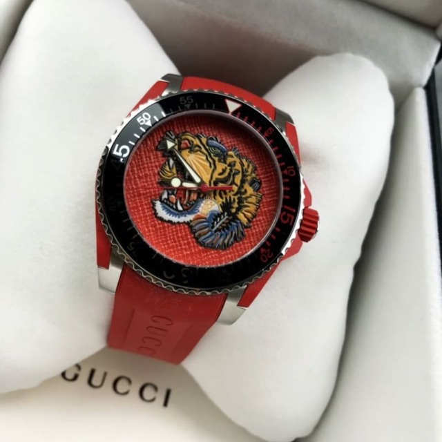 GUCCI Dive Embroidered Tiger Dial Silicone Strap Watch