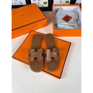 HERMES ORAN SANDAL ORIGINAL งานนี้บอกเลยหนังเรียบเนียนสวยมาก หนังแท้100% พื้นรองเท้าทำจากไม้