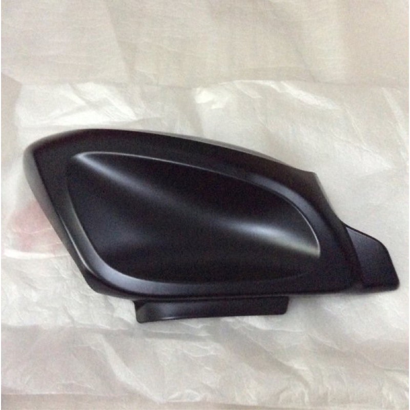 Suzuki GSX R 150 ฝาครอบถังด้านขวา สีดําด้าน
