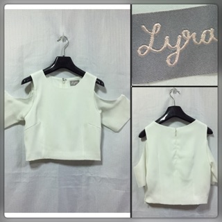 เสื้อเปิดไหล่แบรนด์ Lyra มือ 2 สภาพใหม่กริบ