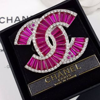 (สินค้าพร้อมส่งค่ะ)เข็มกลัดเพชร CZ  สีชมพูบานเย็น​Ruby CC Brooch​ ตัดขอบเพชรขาวพรีเมียมเกรด มีปั๊ม