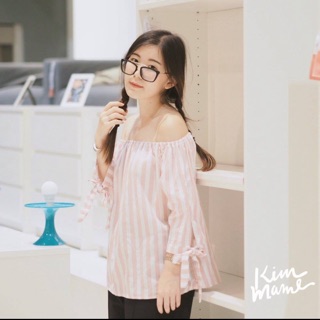 เสื้อเปิดไหล่ kimmame รุ่น pink stripe