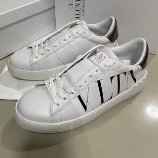 รองเท้าผ้าใบ valentino งานออริ สินค้า หลุดจอง พร้อมส่ง ถ่ายสดจากสินค้าจริง Size 42