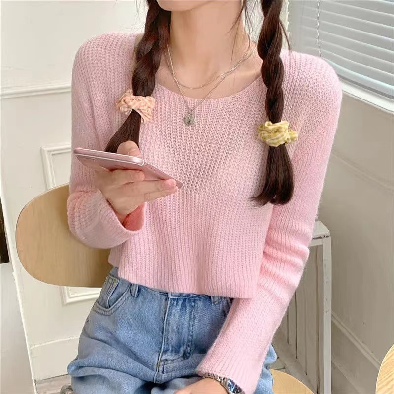 เสื้อกันหนาวเอวลอยสุดป๊อป ที่สาวๆ ต้องมี แฟชั่น 'Sweater Crop' เนื้อผ้านุ่ม