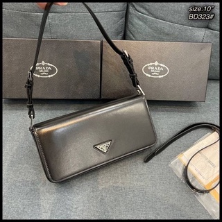 กระเป๋าสะพายไหล่พราด้า LOGO PLAQUE SPAZZOLATO LEATHER SHOULDER BAG