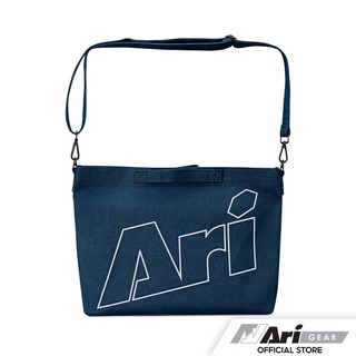 ARI SHOULDER BAG - NAVY/WHITE/BLACK กระเป๋าสะพายไหล่ อาริ สีกรมท่า