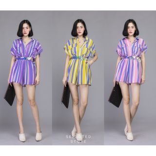 จั๊มสูทขาสั้นทรงเชิ้ต ผ้าลายทางสลับสี สีสันสดใส รุ่นนี้มาพร้อมเข็มขัดค่ะ