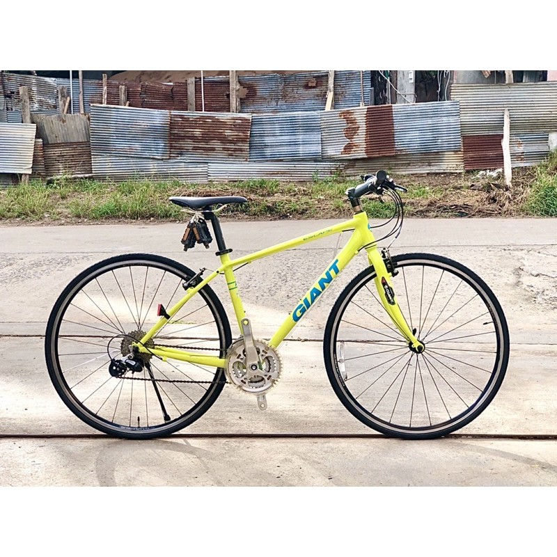 จักรยานไฮบริด Giant escape R3 แท้ สีเขียวยอดตองอมเหลืองเข้มสวยๆ ตัวหนังสือฟ้า เฟรมอะลู ไซส์ xs (M)