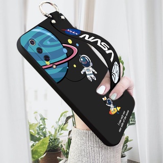 (ขาตั้งสายรัดข้อมือ) สําหรับ Xiaomi Mi 9 SE 9 Lite CC9เคสโทรศัพท์ซิลิโคนนิ่ม กันกระแทก ลายการ์ตูนนักบินอวกาศ