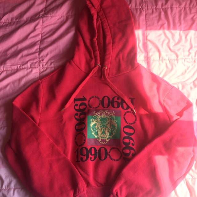 เสื้อกันหนาวมือสองของH&M เป็นhoodie crop top น้าาา