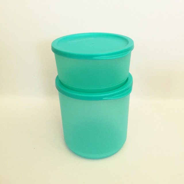 Tupperware.  Sammer Fersh RoundSet