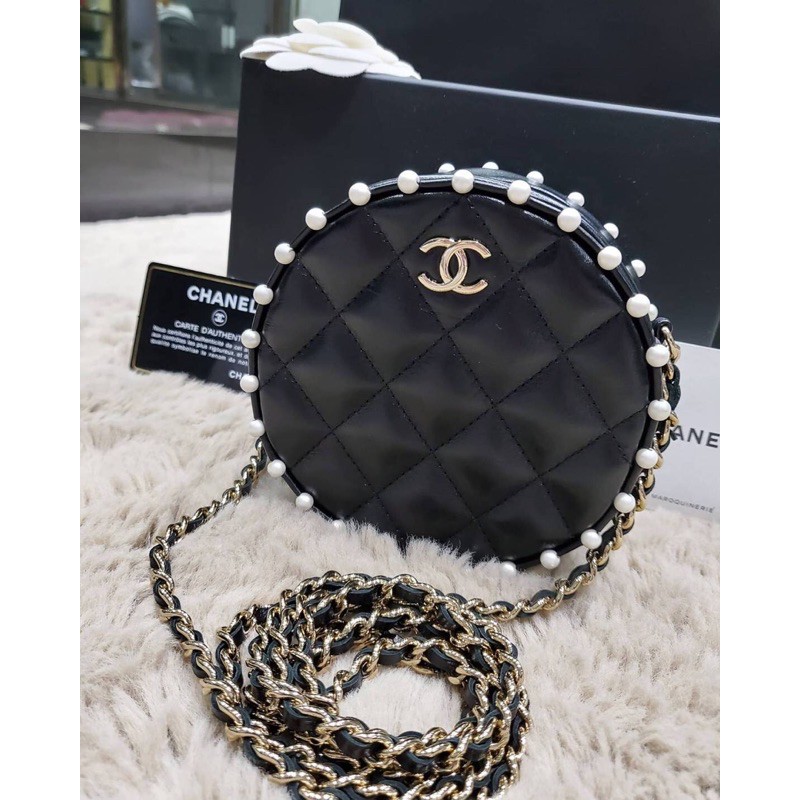 New CHANEL clutch with chain