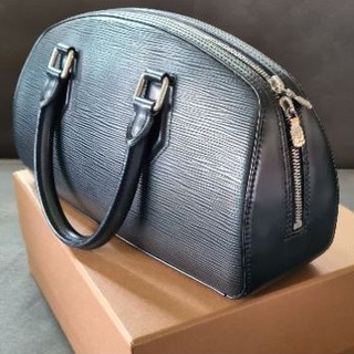 LV Handbag 10" epi Black year 06 (like new)