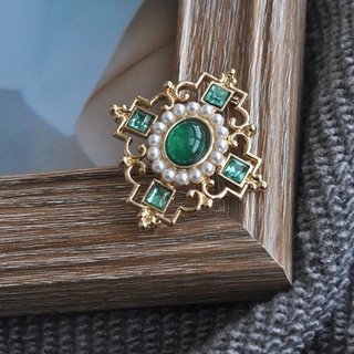 [พร้อมส่ง]Victoria style Emerald Imitation Green Stone Golden Alloy Brooch  เข็มกลัดโลหะผสมสีทองคำเทียมสีเขียวมรกต