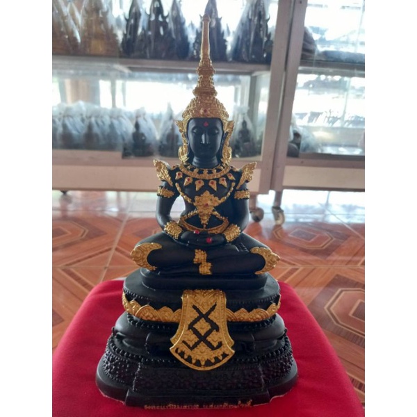 พระแก้วมรกตทรงเครื่องจักรพรรดิ