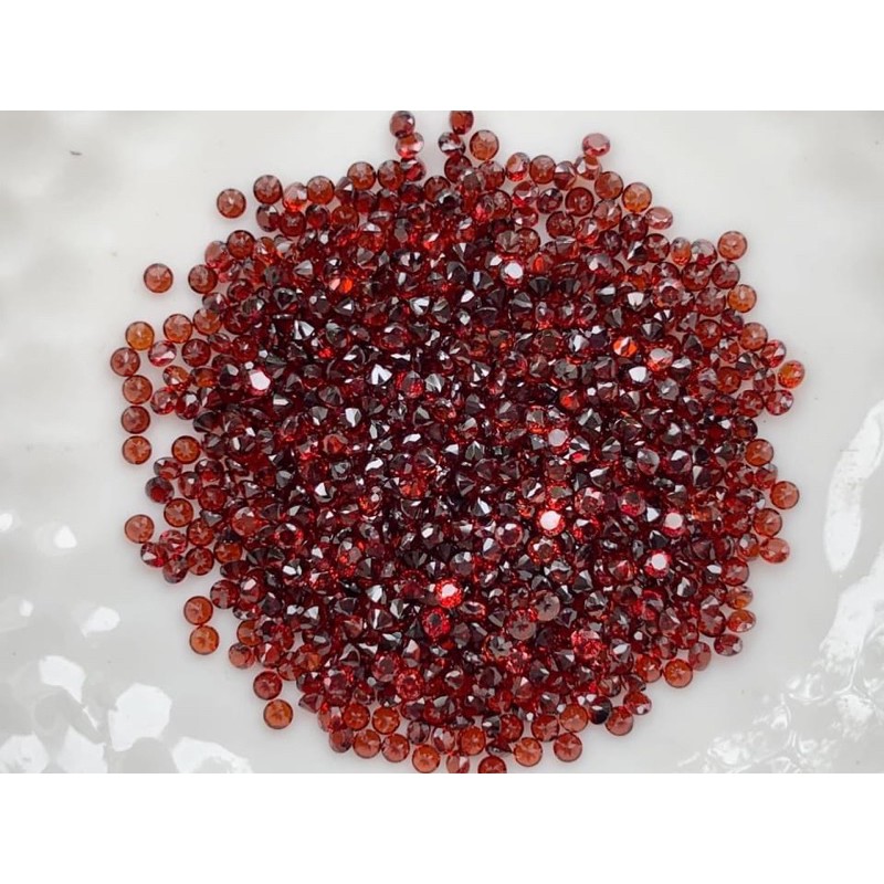 1.5mm. โกเมนกลมเจียรเหลี่ยม ราคากะรัตละ 100 บาท