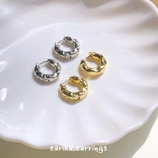 earika.earrings - big rough hoop ต่างหูห่วงทรงขรุขระก้านเงินชุบทองคำขาว/ทองขนาดใหญ่ (มีให้เลือก 2 สี) ผิวแพ้ง่ายใส่ได้