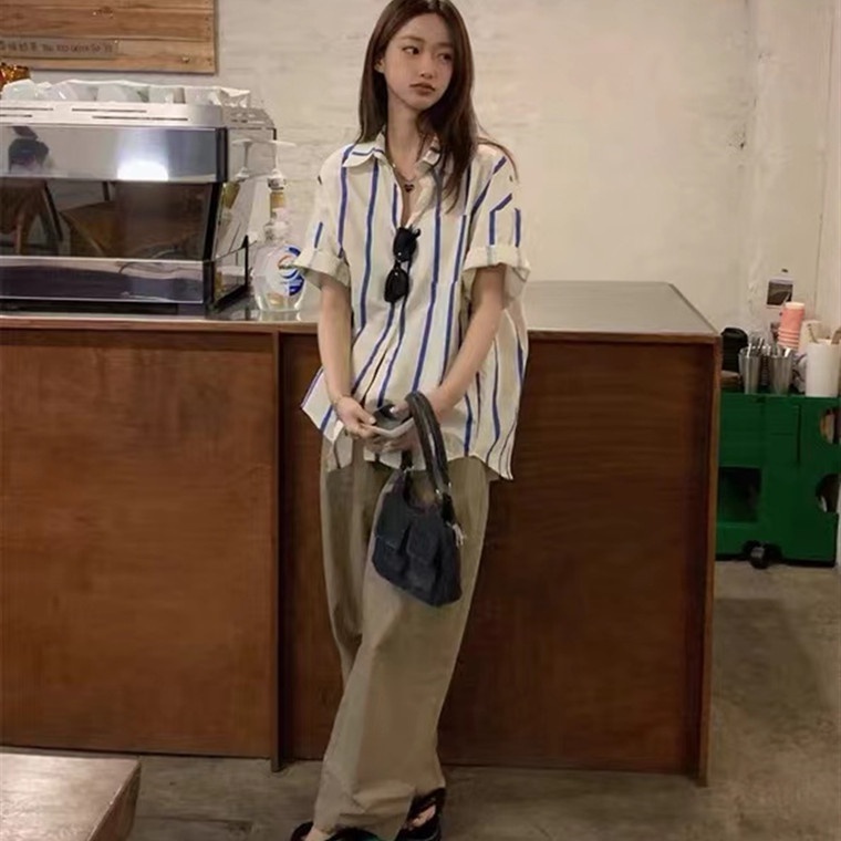 2022 จุดใหม่เสื้อเชิ้ตแขนสั้นลายทาง ทรงหลวม เข้าได้กับทุกชุด สไตล์เรโทร ...