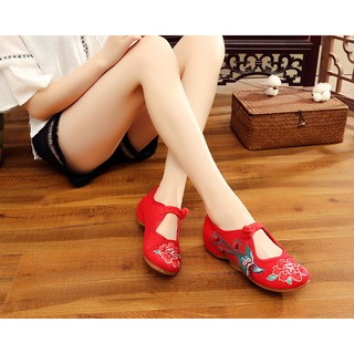 ใช้โค้ด BAAPR20 ลดเพิ่ม 20% ผู้หญิงจีน Phoenix รองเท้าปักลายดอกไม้ Mary Jane Flat Ballet Loafer Red