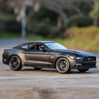 Maisto 1:18 2015 Ford Mustang รถหล่อแบบคงที่โมเดลของเล่นงรถยนต์านอดิเรกของสะสม