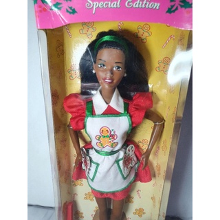 **กล่องไม่สวย** 1997 AFRICAN AMERICAN BARBIE HOLIDAY TREATS DOLL #17618