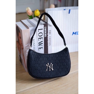 พร้อมส่ง ‼️กระเป๋าสีขาวMlb Monogram Embo hobo Bag สวยมากกของแท้💯