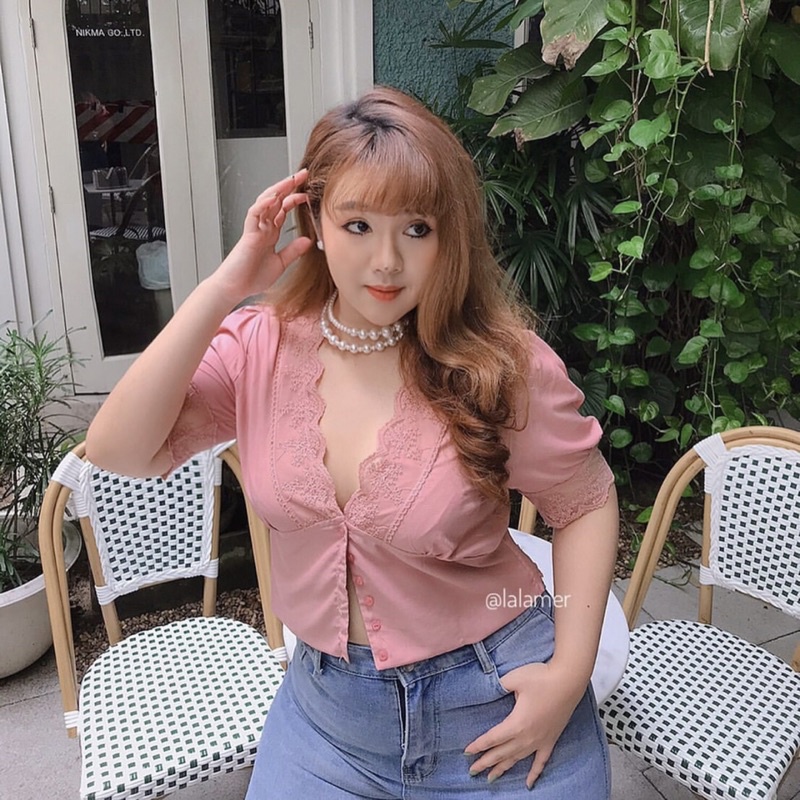 เสื้อครอป  แต่งขอบลูกไม้ สาวอวบ/ชุดมือสองจากร้าน Lalamer_c