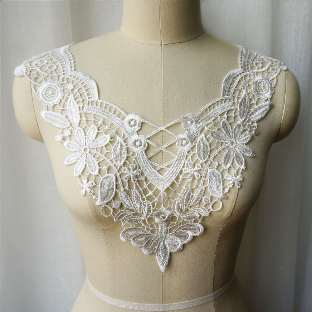 สีขาวเย็บปักถักร้อยลูกไม้ Applique เย็บเซ็กซี่ V ดอกไม้ Neckline Collar Patch ชุดแต่งงานเจ้าสาวผ้า