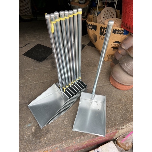 ที่โกยผงทำจากสังกะสี