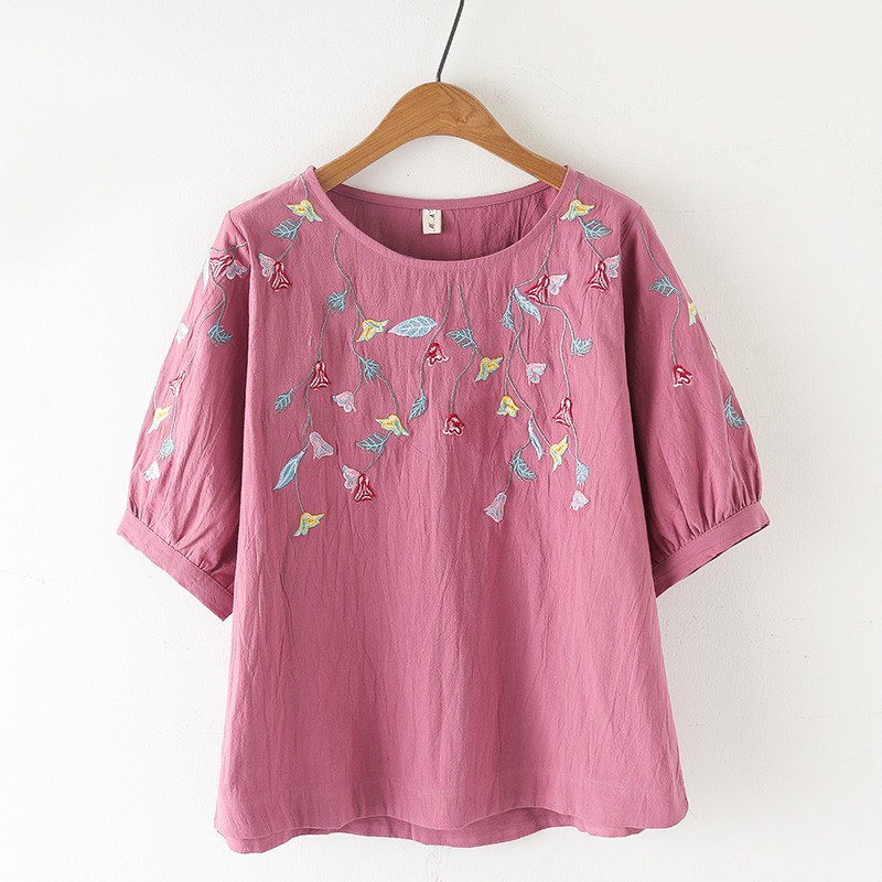 FBAShop  เสื้อคอกว้างแขนตุ๊กตาปักลายดอกไม้ สีสันสดใส สไตล์เรียบๆสวมใส่สบาย ใส่ได้ทุกโอกาส อย่าลืมมาจับจองเป็นเจ้าของกันน