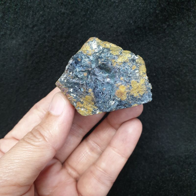 บอร์ไนต์ (Bornite)แร่จ้าวน้ำเงิน แร่เจ้าน้ำเงิน น้ำหนัก 79.8 g.