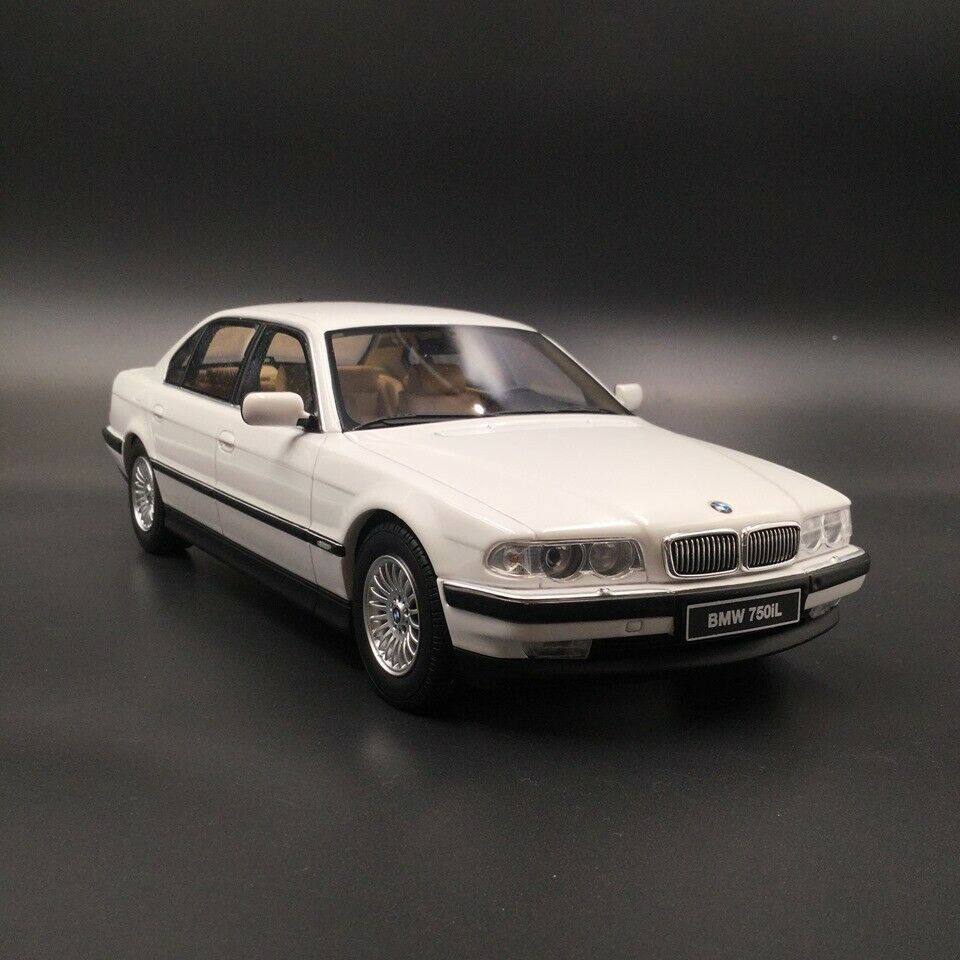 Otto Mobile 1/18 : OT836 BMW 750IL E38 White