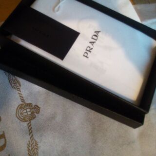 กระเป๋าเงิน PRADA GIFT