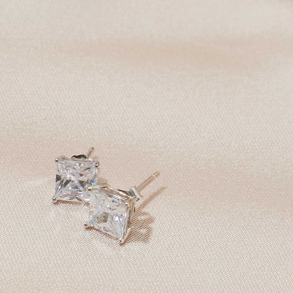 [ส่งด่วนฟรี]SWAN - Princess Cut Earring ต่างหูติดหูเงินแท้  ฝังเพชรคิวบิกเซอร์โคเนีย cubic zirconia