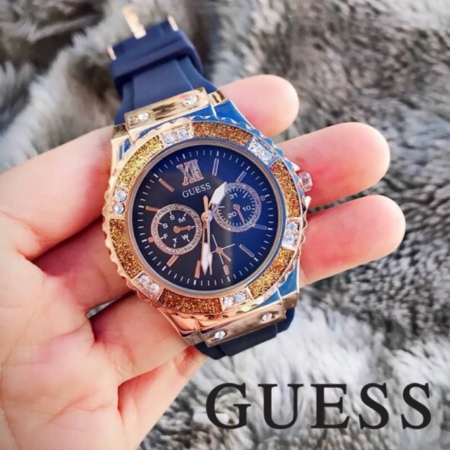 นาฬิกา guess สายยาง หน้าปัดล้อมเพชร