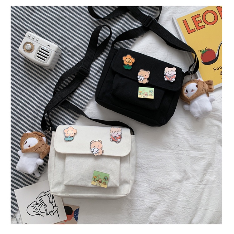 (w94)กระเป๋าผ้าแคนวาส สีเรียบ แถมเข็มกลัดการ์ตูนน่ารักๆ vgetbag