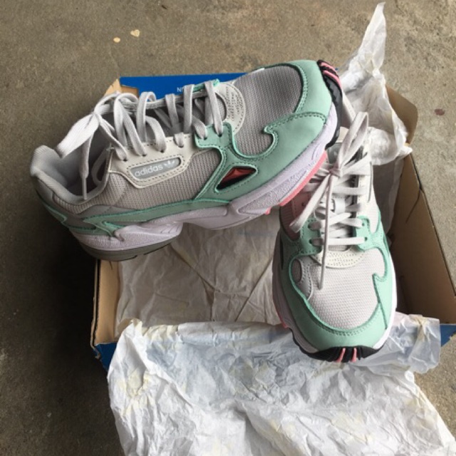 รองเท้า adidas falcon ของแท้100%
