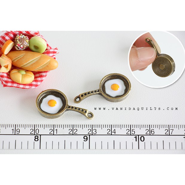 หัวซิป รูปกระทะไข่ดาวจิ๋ว แพคละ 5 ชิ้น ตัวห้อยซิป จี้ สีทองเหลือง (รหัส hs0002)