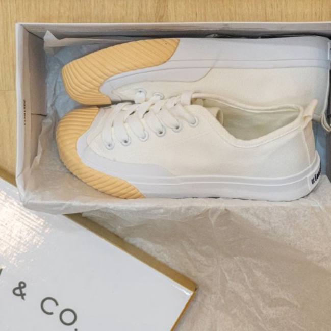 KIM&CO. Daisy(KF012W) รองเท้าผ้าใบกันน้ำ แฟชั่นผู้หญิงกันน้ำ สีขาวครีม  สไตล์สาวหวาน ไม่ต้องกลัวเลอะ