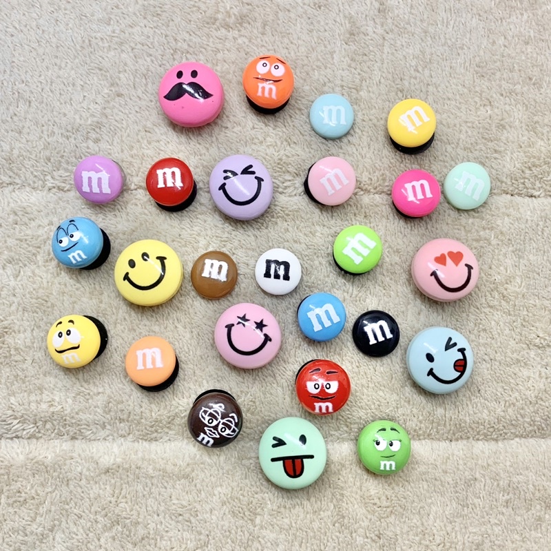 JBMM 👠🌈Shoe Charm Set Emo&m 2😃🎊🌈 ตัวติดรองเท้ามีรู เซต อารมณ์เอ็ม 2 ^^