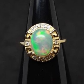 แหวน โอปอล Opal พลอยแท้ ขนาด 8×10 มม. ทรงหลังเบี้ย ตัวเรือนเงิน 925 ชุบทอง ขนาด 51