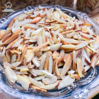 Almond อัลมอนด์แท่งติดเปลือก 500 g. (Almond Slivered with Skin)
