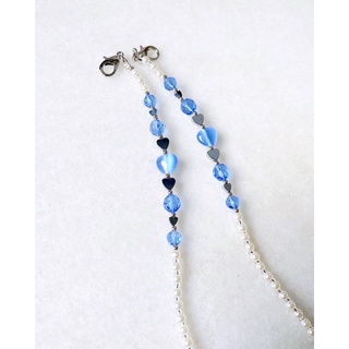 สายคล้องแมส Blue at heart หิน cat’s eye สีฟ้า  Hematite hearts นำโชคด้านการเงิน