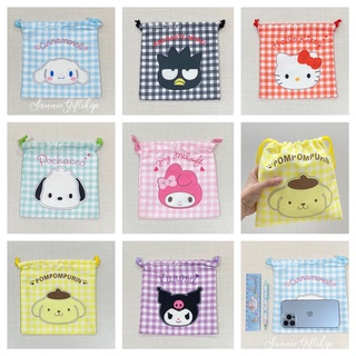 พร้อมส่ง ถุงผ้าหูรูดลายการ์ตูน Sanrio Check ผ้านิ่มลื่นๆ