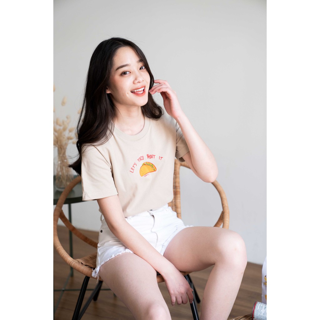 เสื้อยืด Taco (Let's taco bout it)