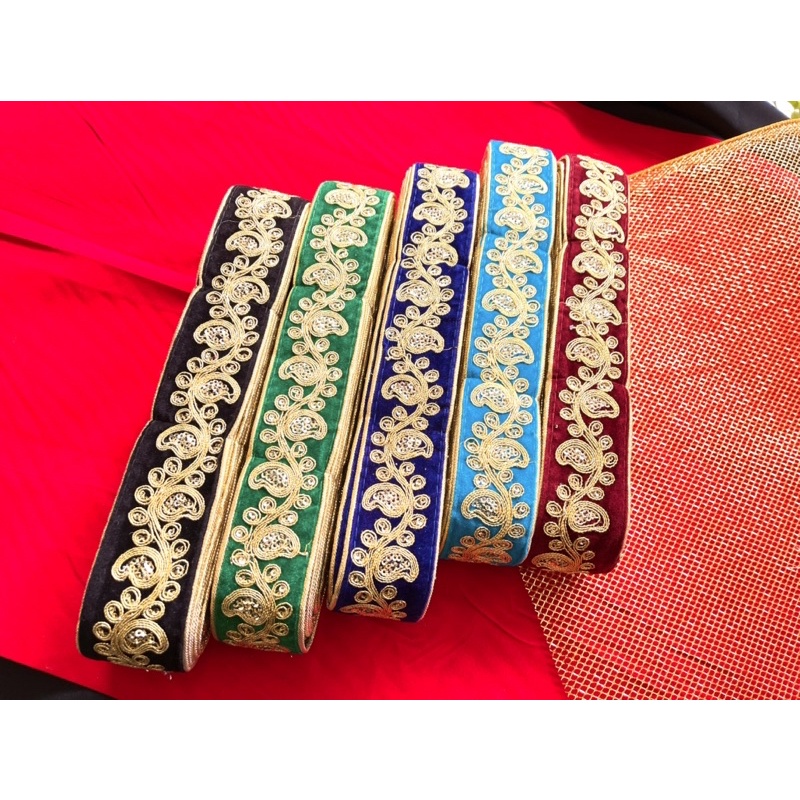เทปกำมะหยี่ ปักลายเถาวัลย์ดิ้นทอง  เทปอินเดีย  (ขนาด1.5นิ้ว) พร้อมส่ง