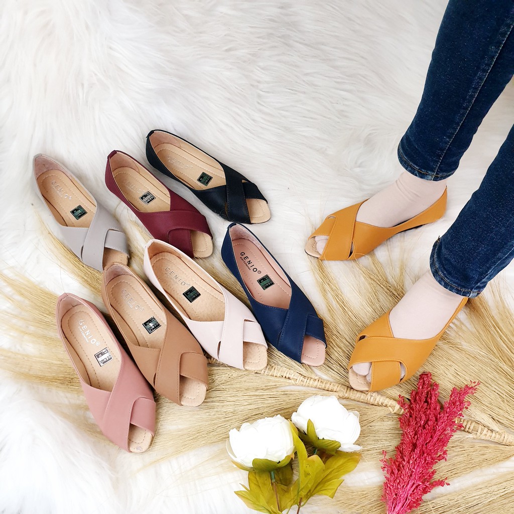 Genio ZA11 รองเท้าส้นเตี้ยทุกสี