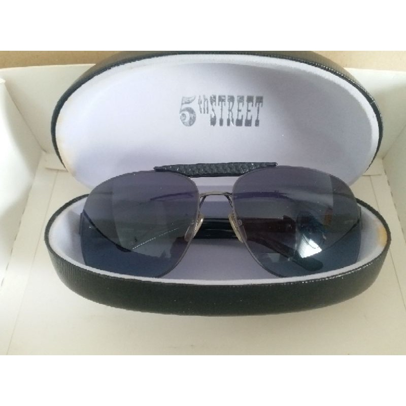 แว่นตากันแดดยี่ห้อ5 th street